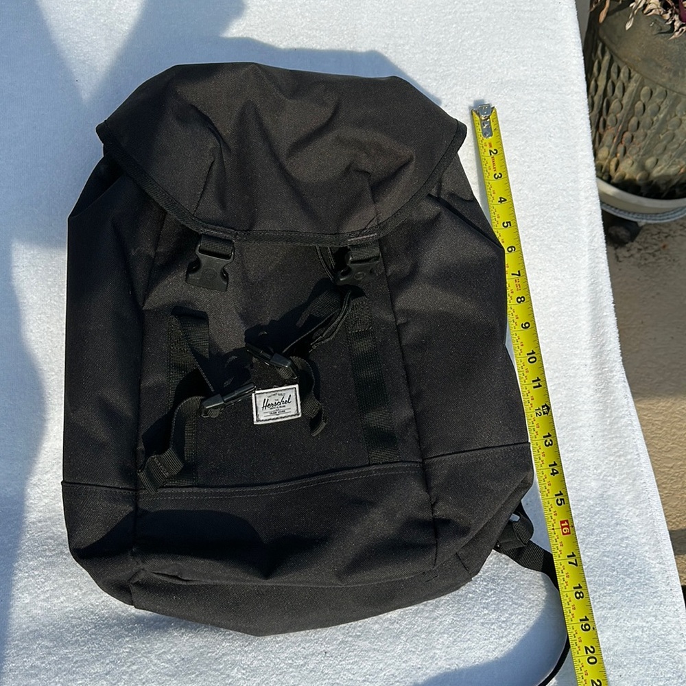 Herschel Lightweight black Travel Backpack  red/white stripe interior 17“L